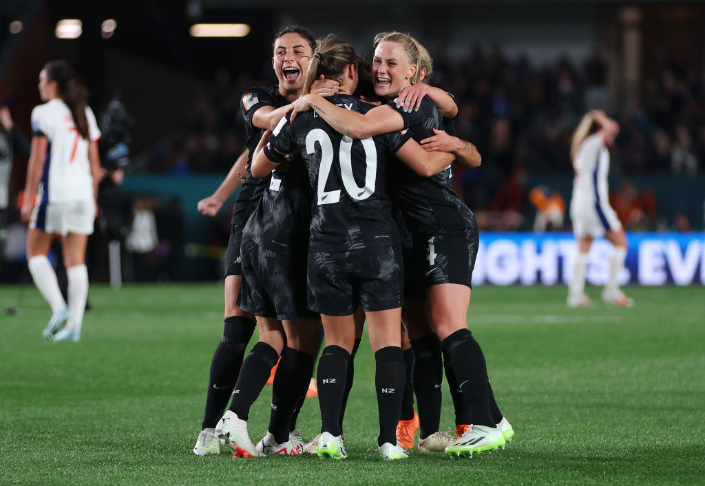 Copa do Mundo de Futebol Feminino começa com minuto de silêncio após  tiroteio na Nova Zelândia